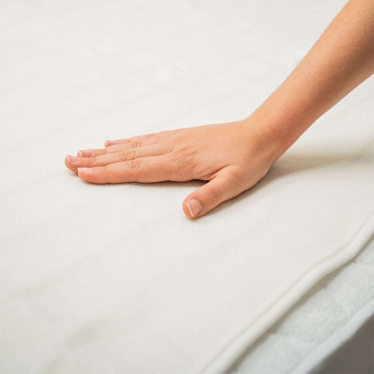 V8HE281D747BB87774F6BDE0A1B091A8319R5256383P5